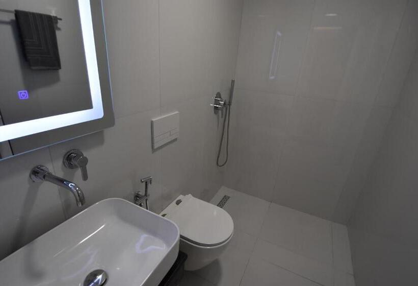 Quarto Deluxe, Agimi