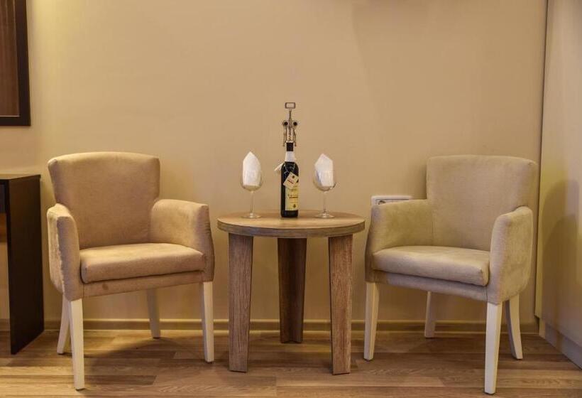 اتاق لوکس, Evropa