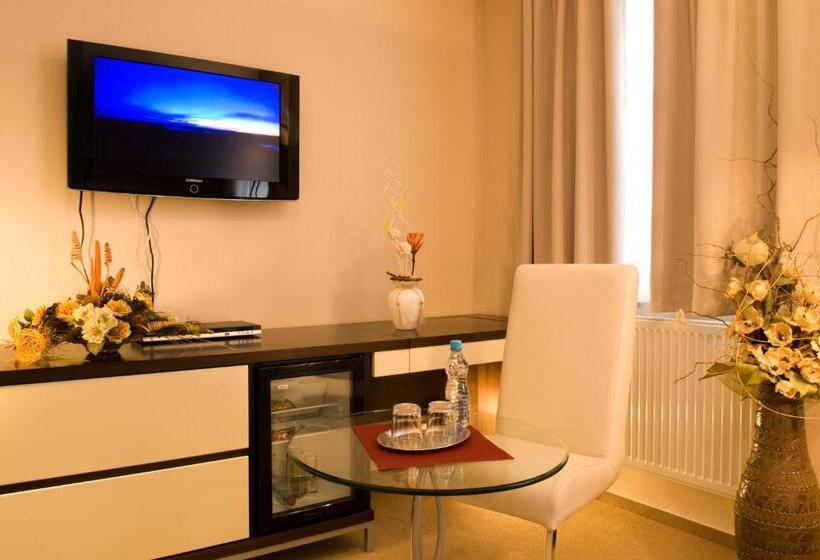 غرفة كومفورت, Franko