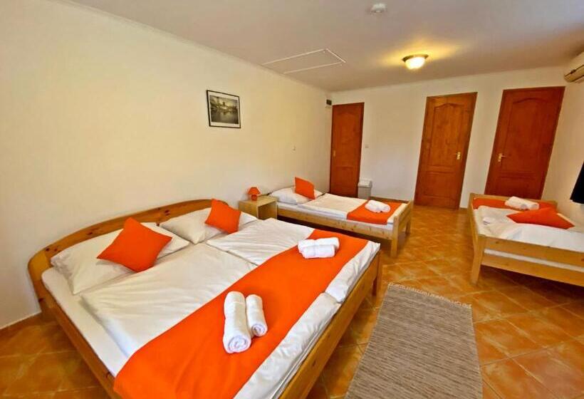 غرفة قياسية رباعية مطلة على الحديقة, Magnólia