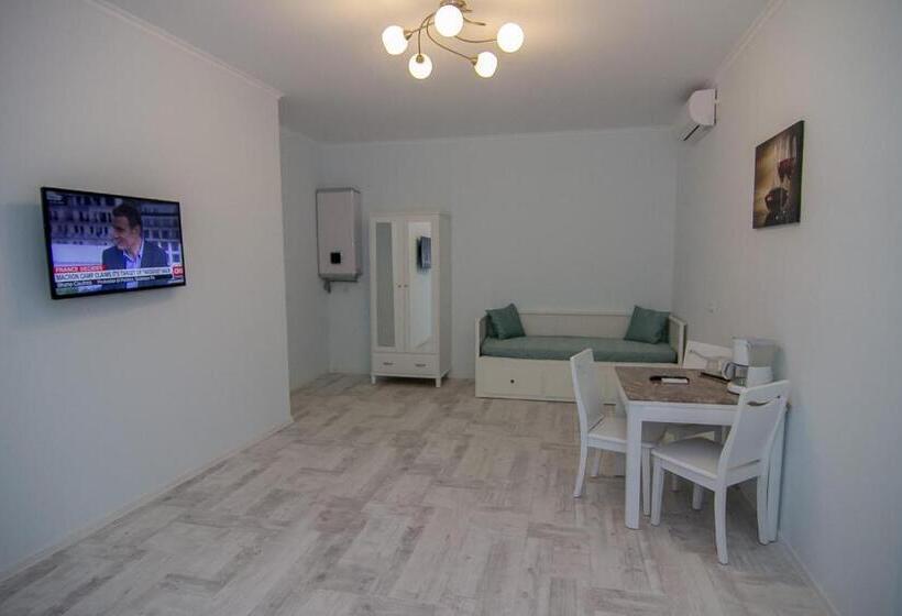 プールの見える１ベッドルームアパートメント, Marailis Mangalia