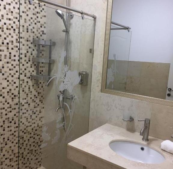 プールの見える１ベッドルームアパートメント, Marailis Mangalia