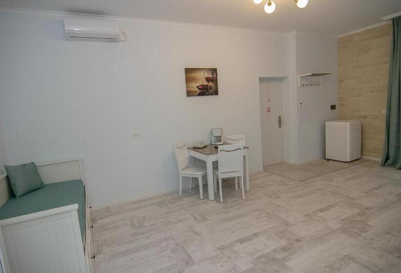 プールの見える１ベッドルームアパートメント, Marailis Mangalia