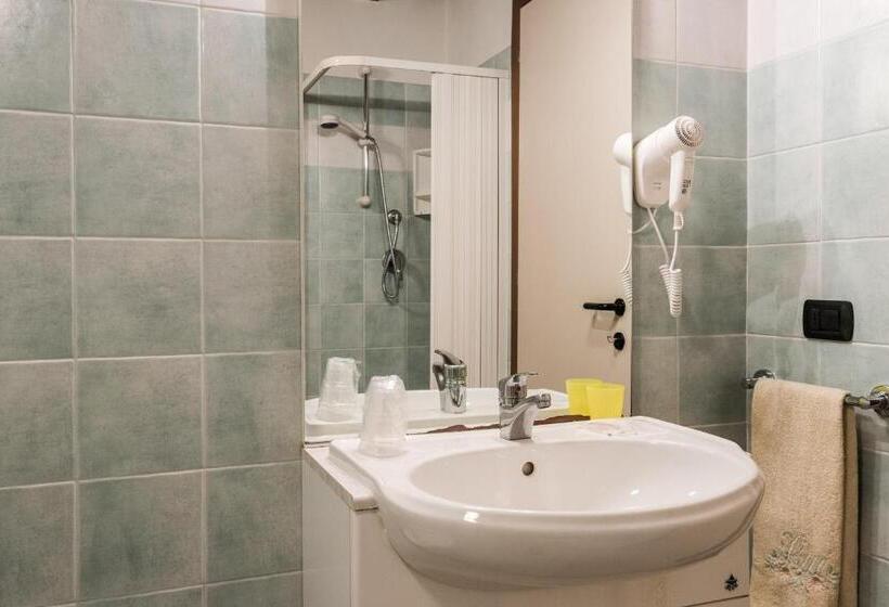 غرفة قياسية ثلاثية, Pineta