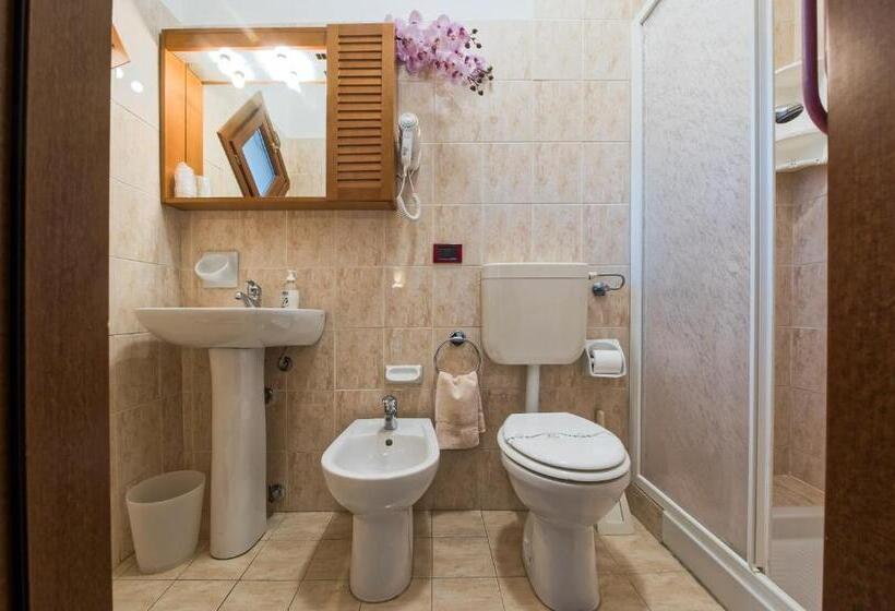 غرفة قياسية رباعية, Pineta