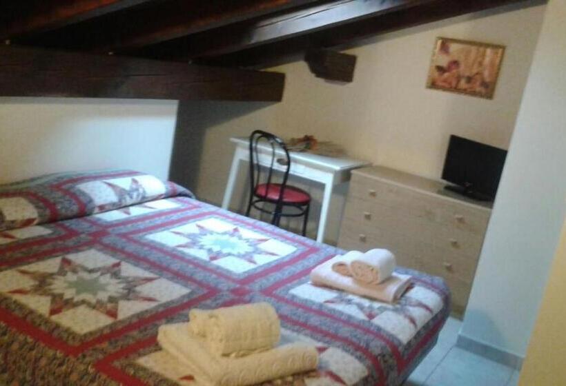 غرفة أساسية, Pineta