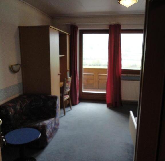 标准单人间, Saxl