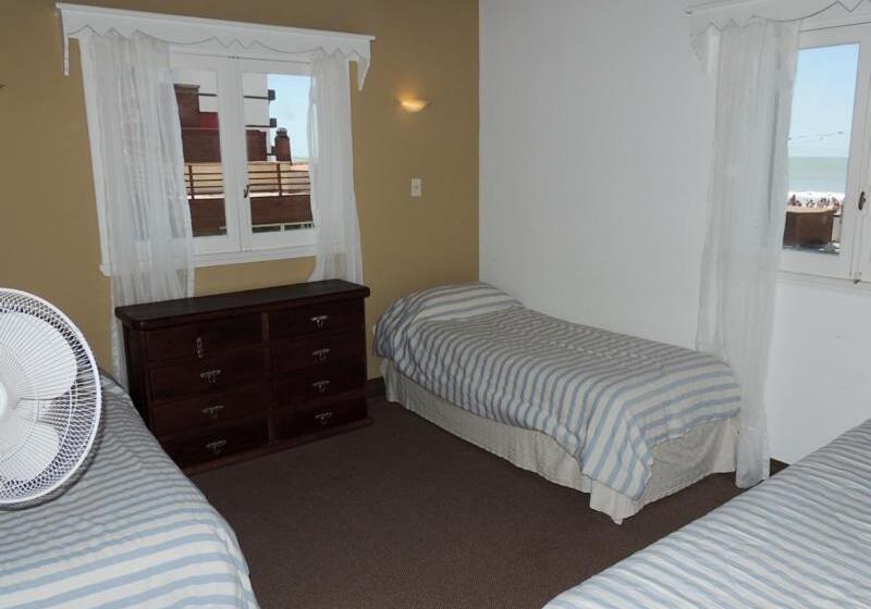 패밀리 룸 공용 욕실, Tejas Rojas