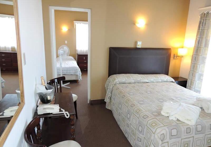 패밀리 룸 공용 욕실, Tejas Rojas