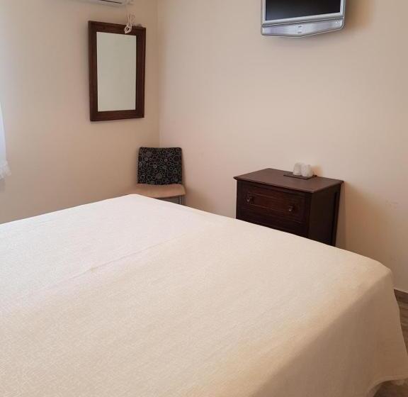 이코노미 룸, Tejas Rojas