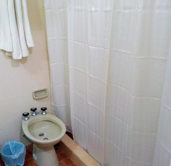 이코노미 룸, Tejas Rojas