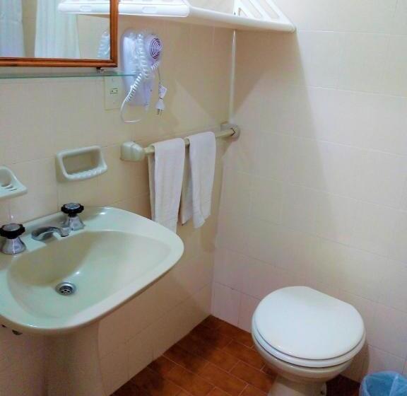 이코노미 룸, Tejas Rojas