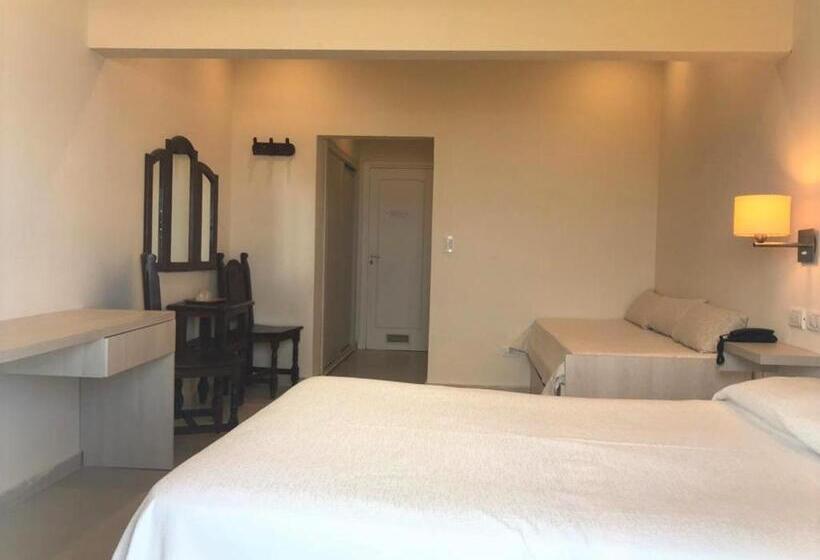 발코니가 있는 4인용 스탠다드 룸, Tejas Rojas