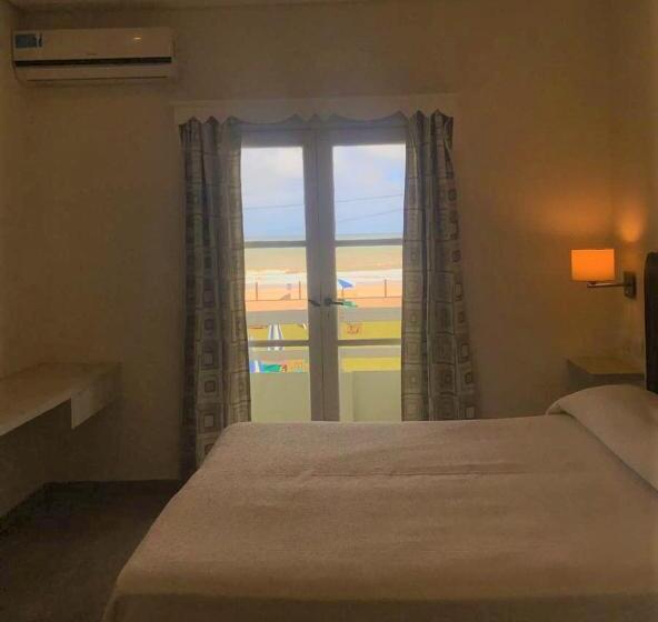 발코니가 있는 4인용 스탠다드 룸, Tejas Rojas