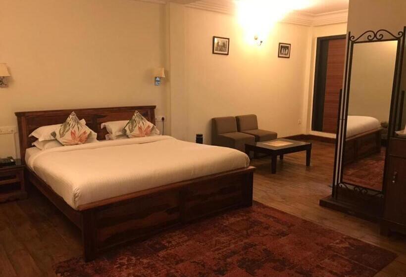 Номер Стандарт, The Heritage Club   Tripura Castle