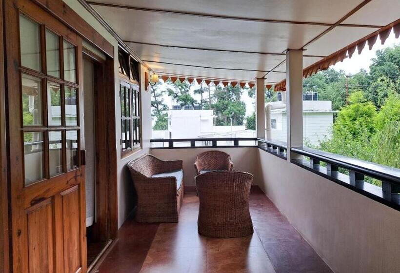 Номер Стандарт, The Heritage Club Tripura Castle