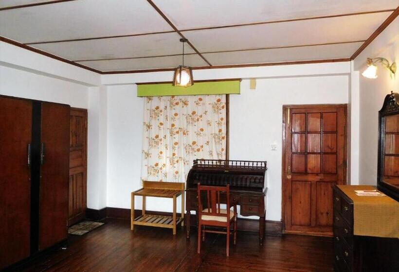 Номер Стандарт, The Heritage Club   Tripura Castle