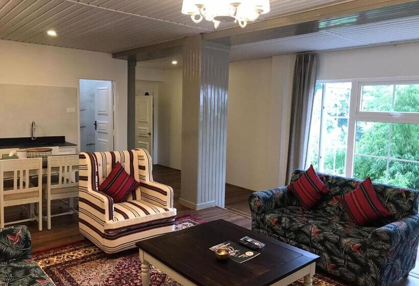 Королевские апартаменты с 1 спальней, The Heritage Club Tripura Castle