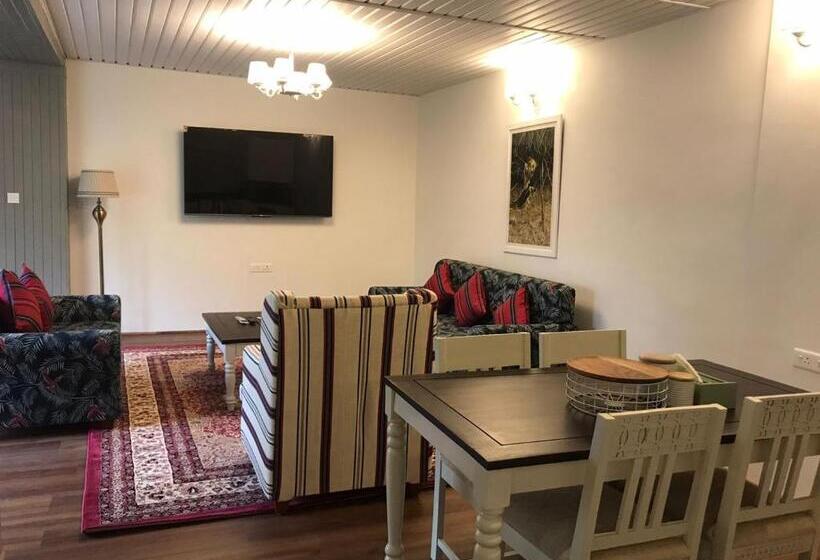 Королевские апартаменты с 1 спальней, The Heritage Club Tripura Castle