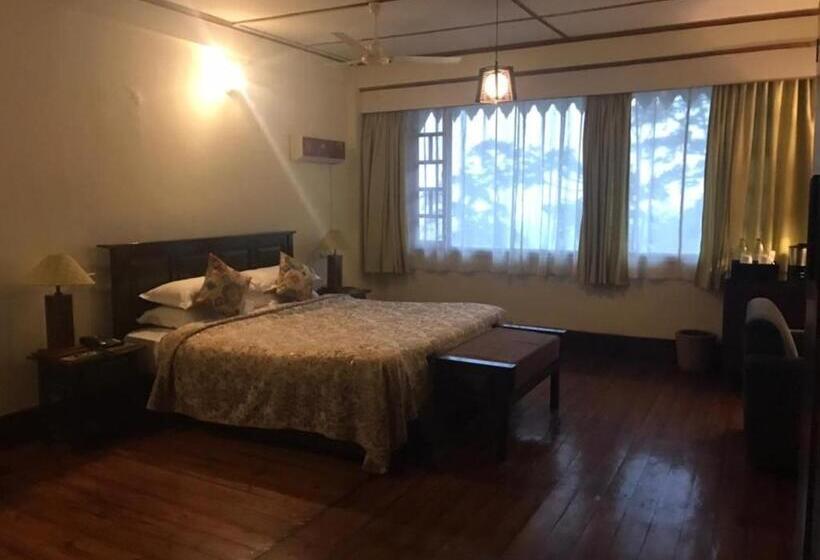 Номер Стандарт, The Heritage Club   Tripura Castle
