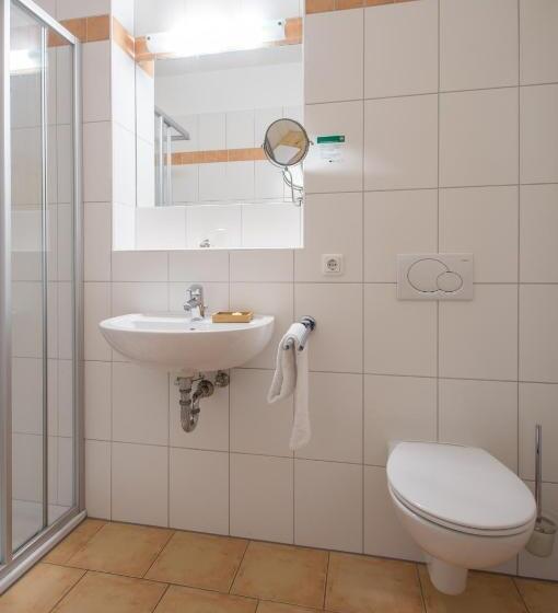 Standard Yhden Hengen Huone, Waldbothgut