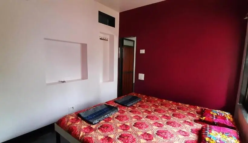 Family Room, Adarsh Niwas