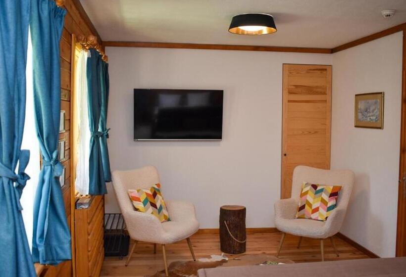 اتاق خانوادگی با چشم‌انداز کوه, Rajska Vrata