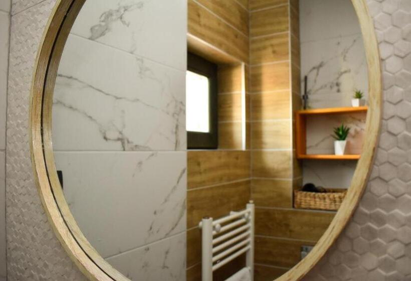 اتاق خانوادگی با چشم‌انداز کوه, Rajska Vrata