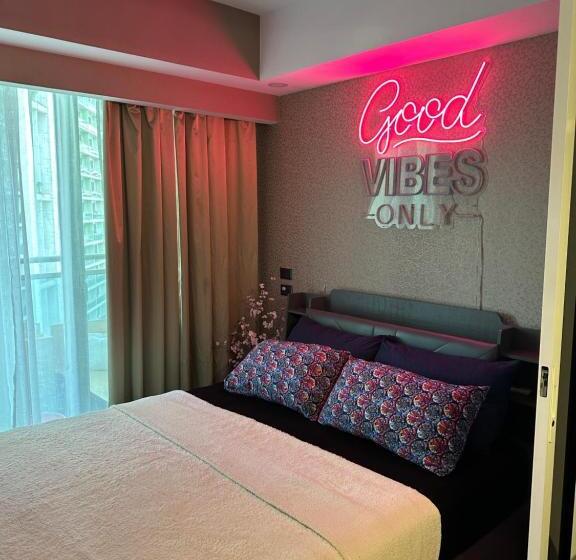 اتاق استاندارد با بالکن, Azure Paranaque Staycation