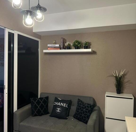 اتاق استاندارد با بالکن, Azure Paranaque Staycation