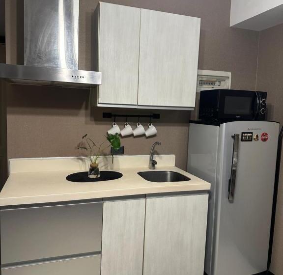 اتاق استاندارد با بالکن, Azure Paranaque Staycation
