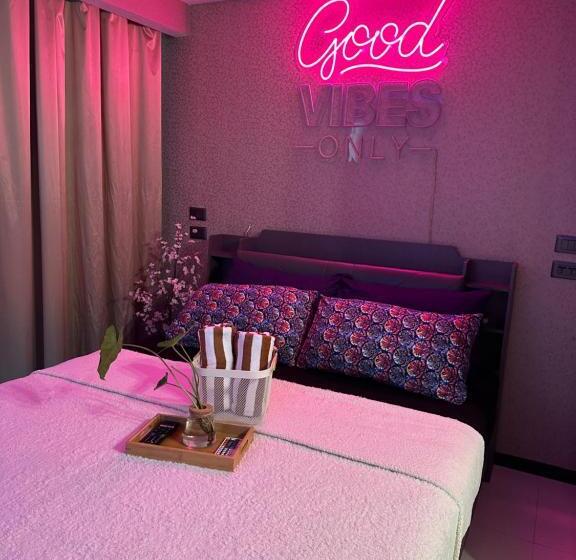 اتاق استاندارد با بالکن, Azure Paranaque Staycation