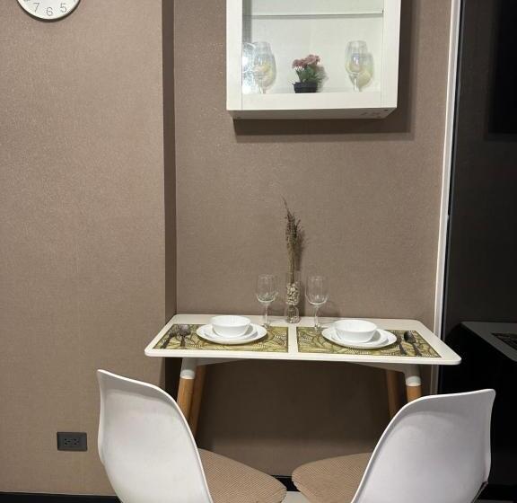 اتاق استاندارد با بالکن, Azure Paranaque Staycation