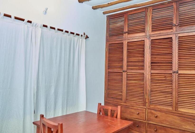اتاق استاندارد با بالکن, Beach Way Villa