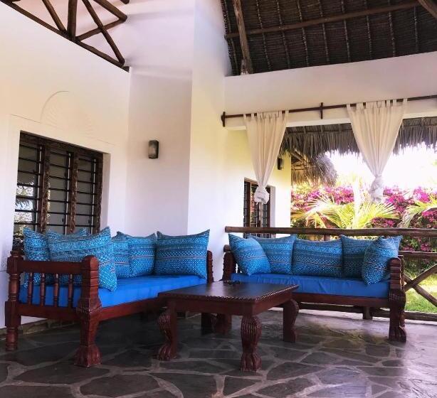 اتاق لوکس با تخت بزرگ, Beach Way Villa