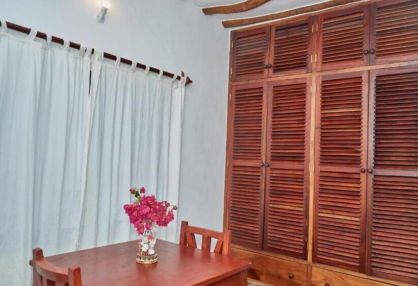 اتاق استاندارد با بالکن, Beach Way Villa