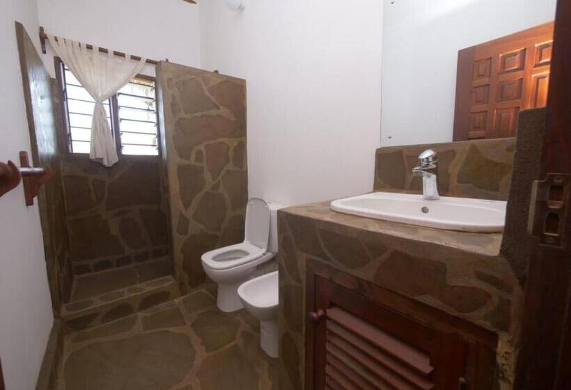 اتاق استاندارد با بالکن, Beach Way Villa