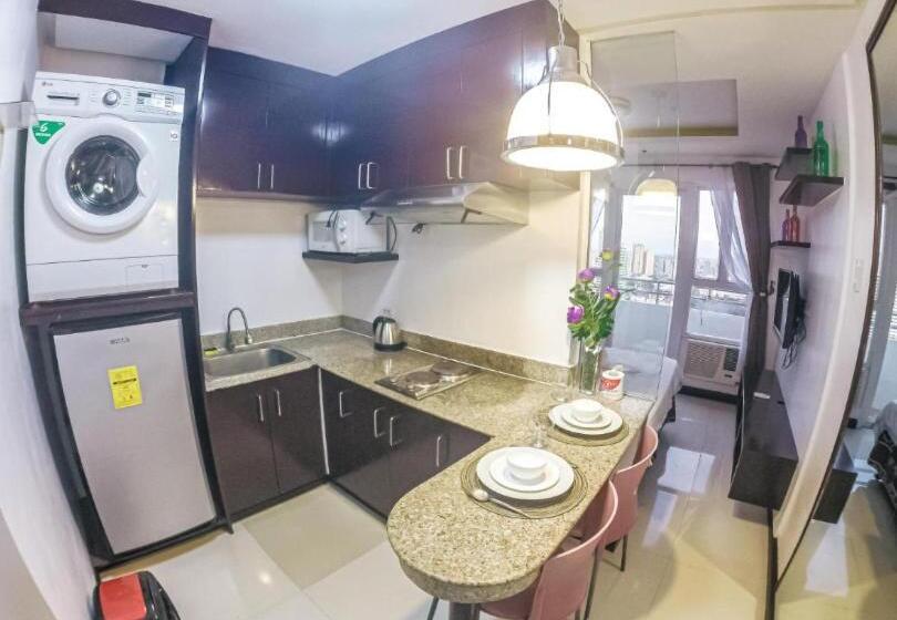 استودیوی استاندارد با چشمانداز دریا, Enjoy Free Sauna And Pool Access, Save 70 Percent This Month On A Deluxe Unit In Manila With A Balco