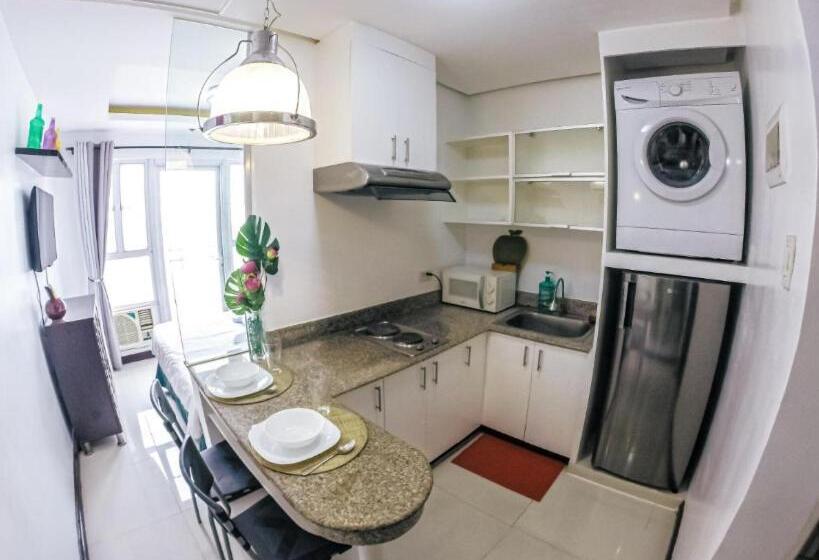 استودیوی استاندارد با چشمانداز دریا, Enjoy Free Sauna And Pool Access, Save 70 Percent This Month On A Deluxe Unit In Manila With A Balco