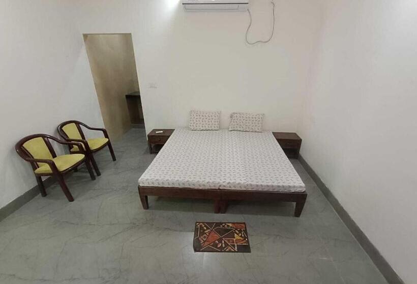 Трехместный Номер Классика, Oyo Flagship Signature