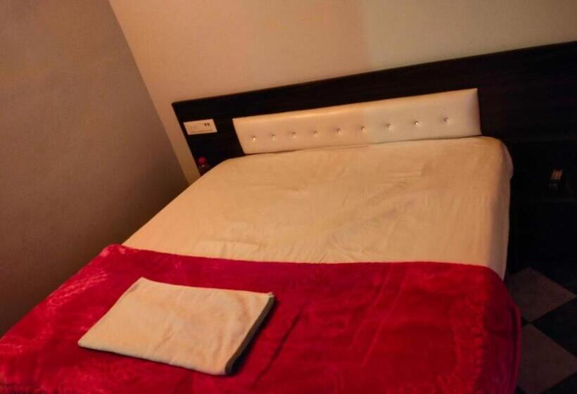 트리플 클래식 룸, Oyo Palace