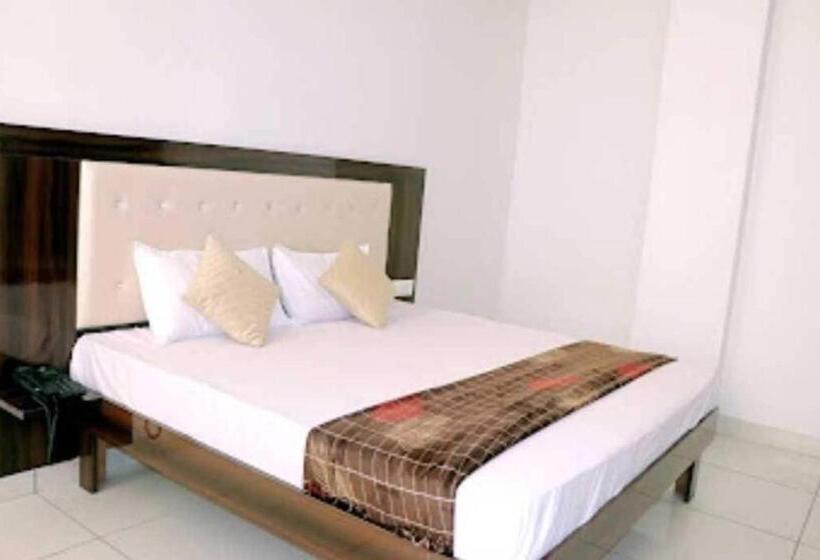 트리플 클래식 룸, Oyo Palace