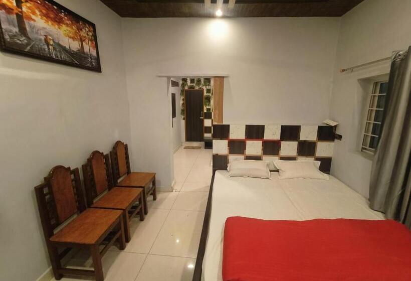 חדר סטנדרט לארבעה, Ramanand Palace