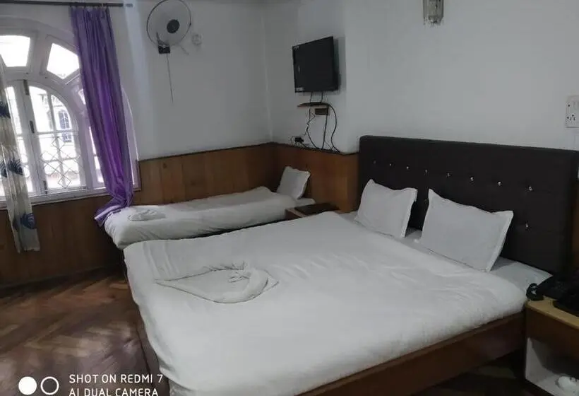 Standard Kolmen Hengen Huone, Tibet Road Tashi Norling Near M G Marg