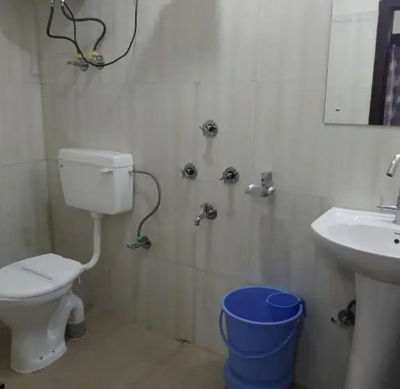 Standard Kolmen Hengen Huone, Tibet Road Tashi Norling Near M G Marg