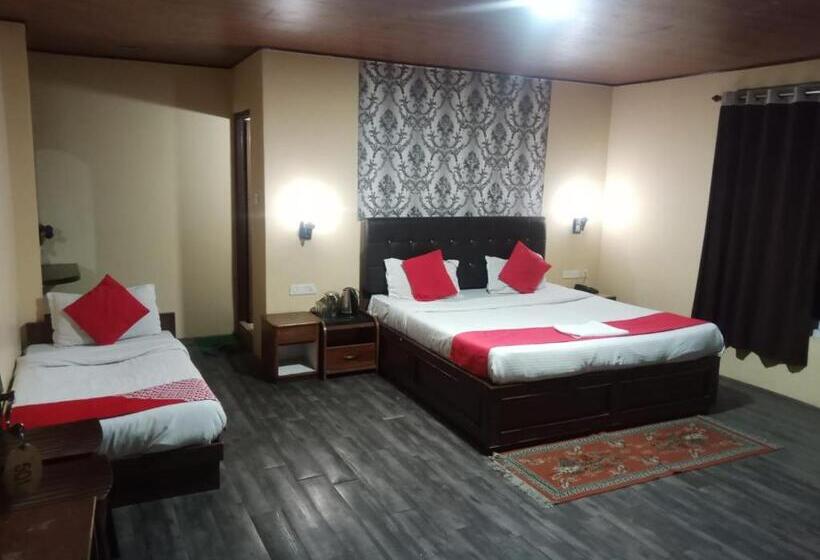 スタンダードトリプルルーム, Tashi Norling Near Mall Road