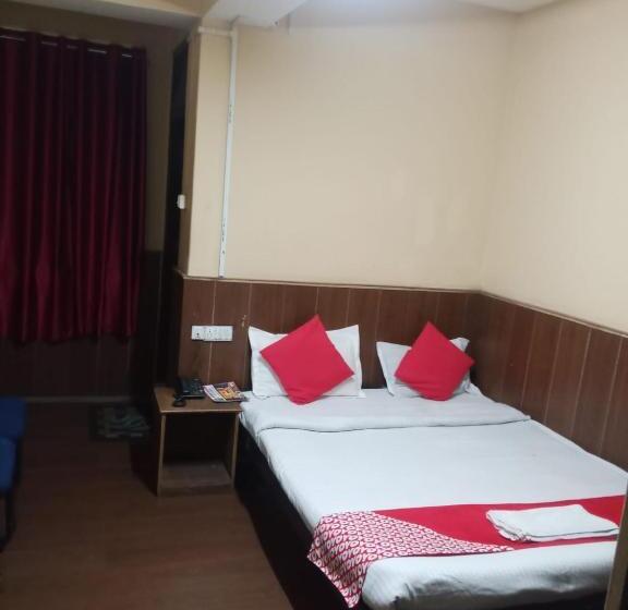 스탠다드 룸, Tashi Norling Near Mall Road