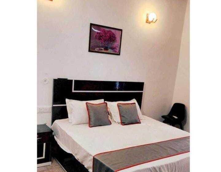 Трехместный Номер Классика, Oyo E Hotel Ansal