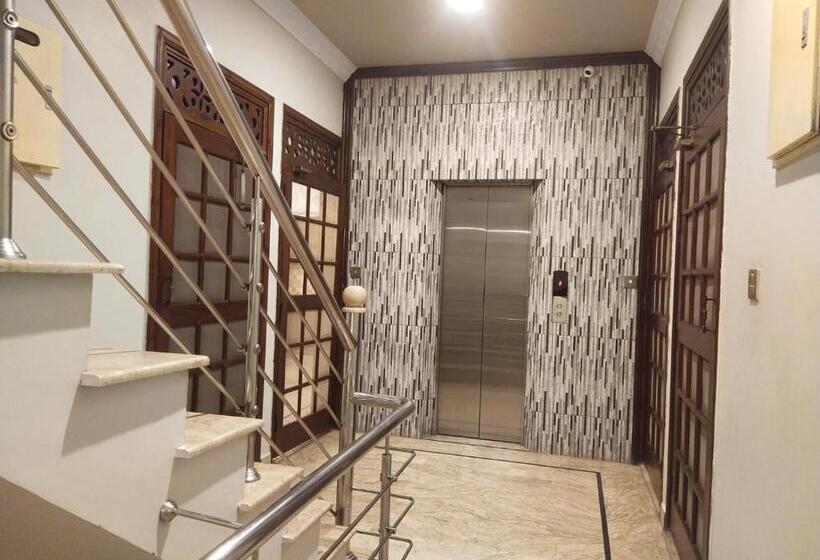 Economy Triple Room, Luxury Guest House Near Agha Khan, Karachi Airport