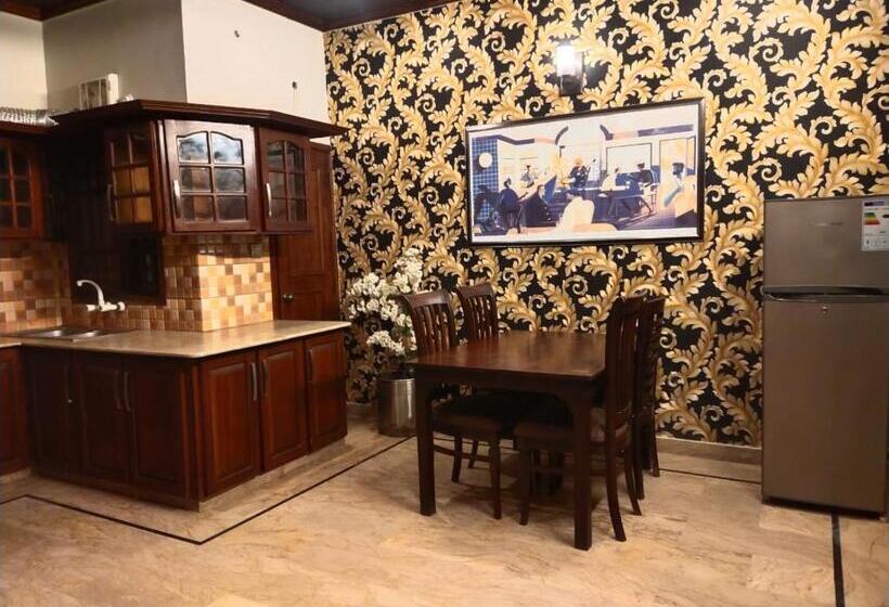 اتاق اکونومی یک تخته, Luxury Guest House Near Agha Khan, Karachi Airport